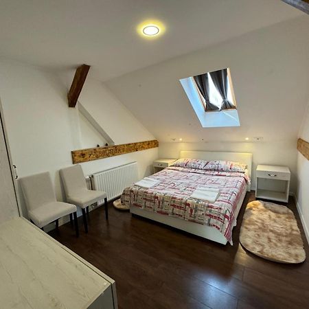 Tomislav Hotel Zagreb Buitenkant foto