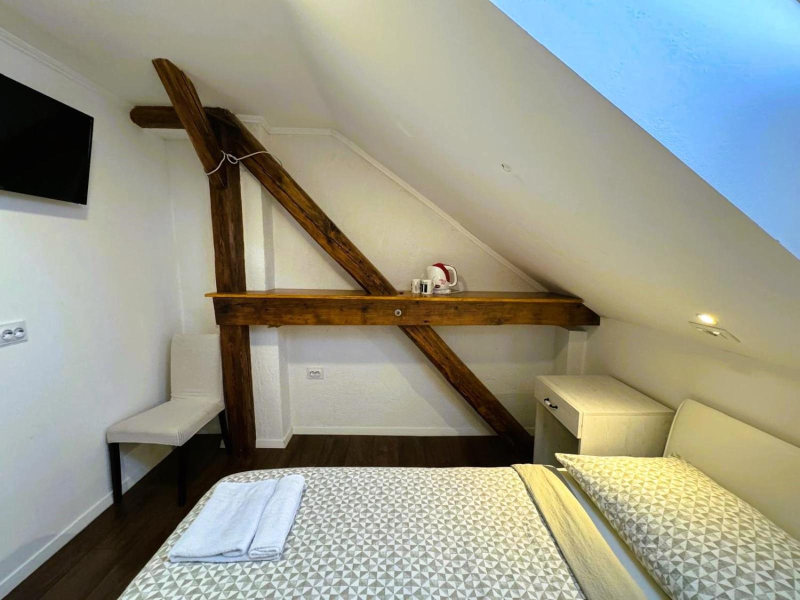 Tomislav Hotel Zagreb Buitenkant foto