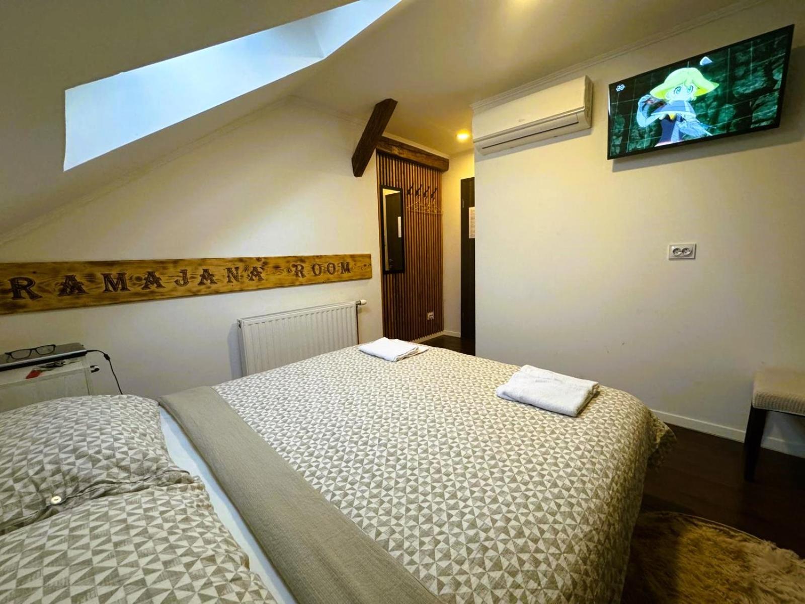 Tomislav Hotel Zagreb Buitenkant foto