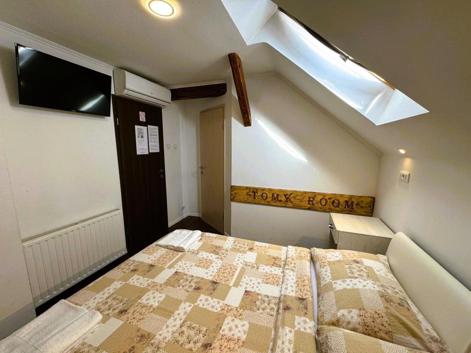 Tomislav Hotel Zagreb Buitenkant foto