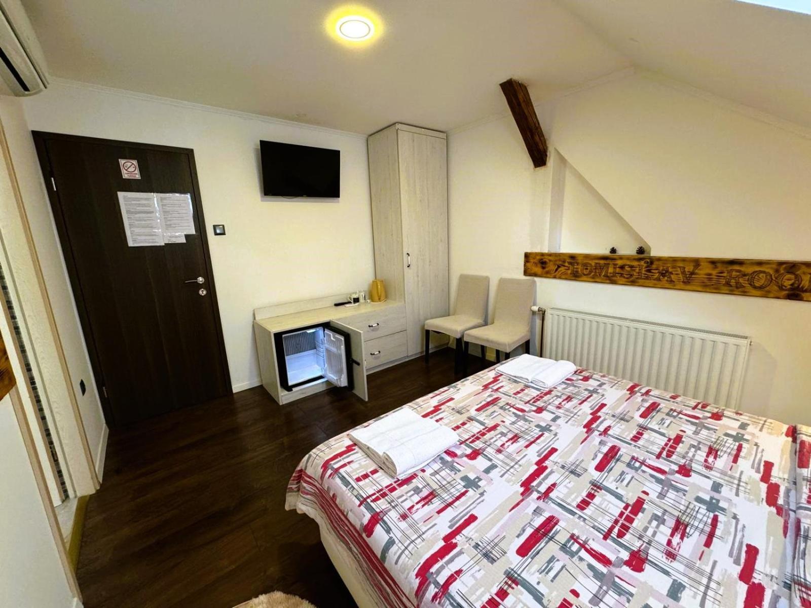 Tomislav Hotel Zagreb Buitenkant foto