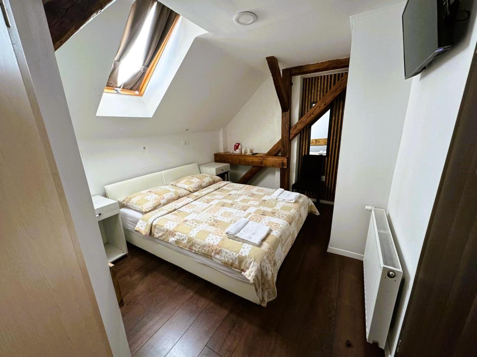 Tomislav Hotel Zagreb Buitenkant foto
