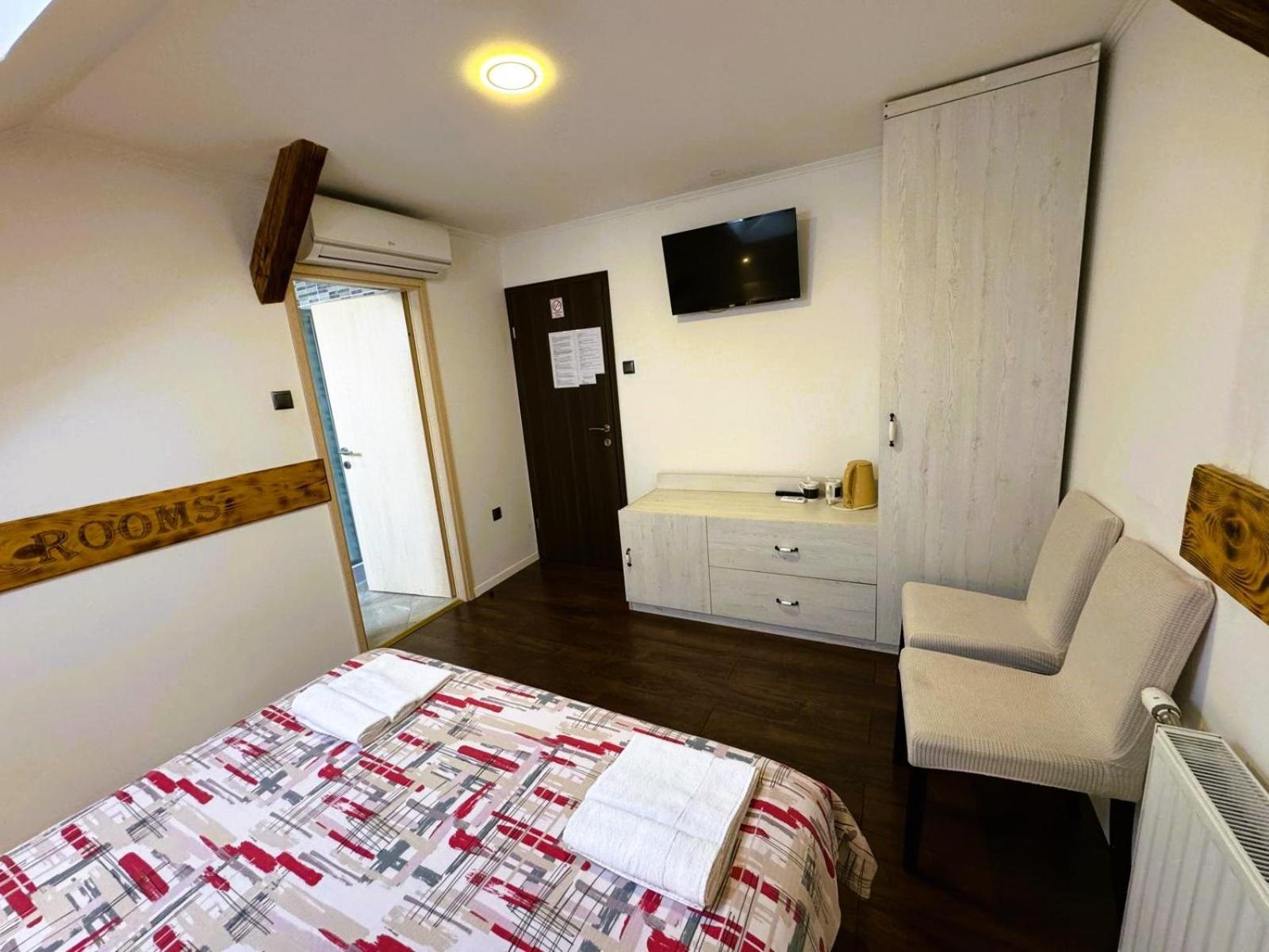 Tomislav Hotel Zagreb Buitenkant foto